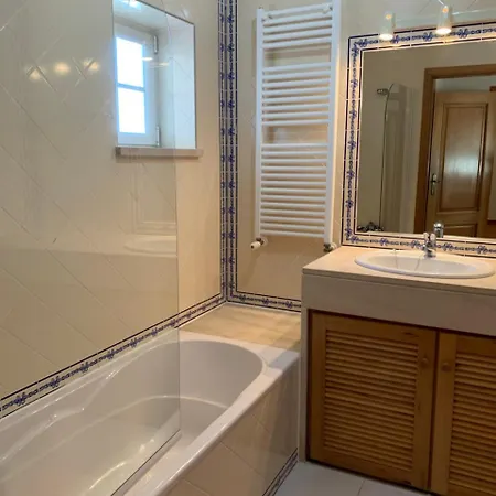 Apartamento Viriato T3 Apartment *